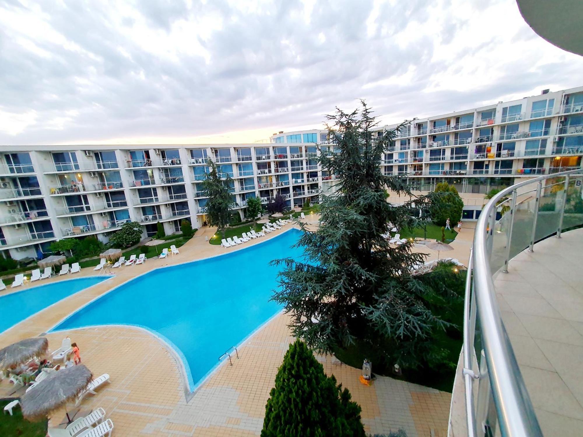 Elena'S Lux Aparthotel - Town & Sea View - Atlantis Spa Sarafovo Exterior photo