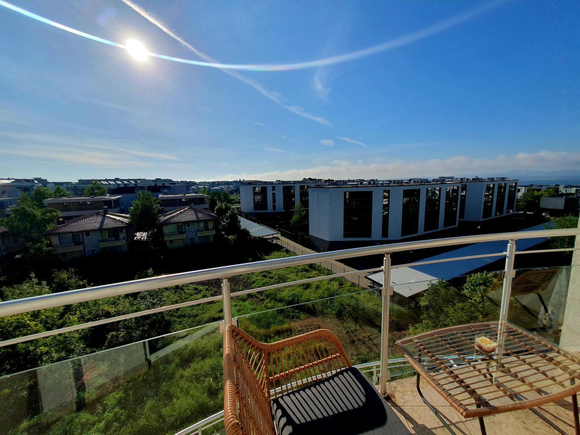 Elena'S Lux Aparthotel - Town & Sea View - Atlantis Spa Sarafovo Exterior photo